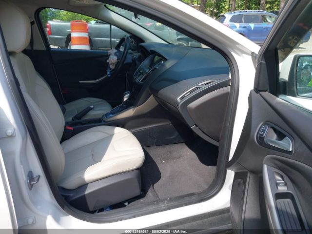 1FADP3N22GL239282 Ford Focus Titanium