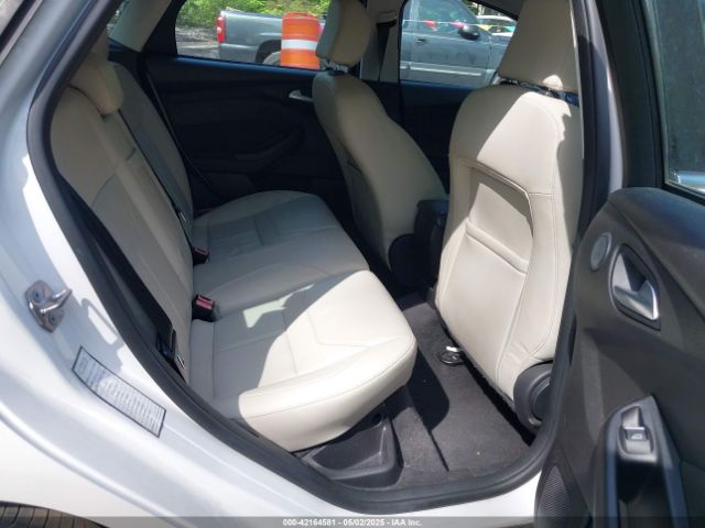 1FADP3N22GL239282 Ford Focus Titanium