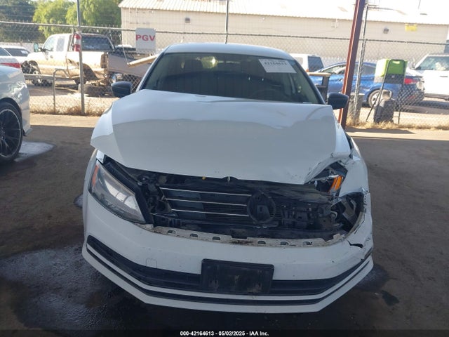 3VW267AJ8GM239243 Volkswagen Jetta 1.4t S