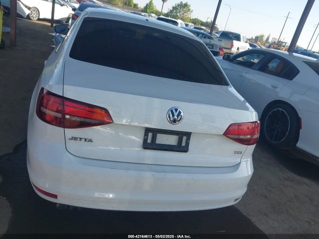 3VW267AJ8GM239243 Volkswagen Jetta 1.4t S