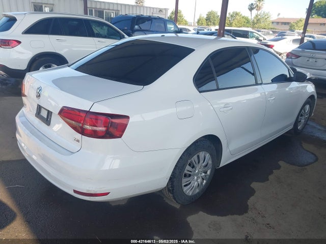 3VW267AJ8GM239243 Volkswagen Jetta 1.4t S