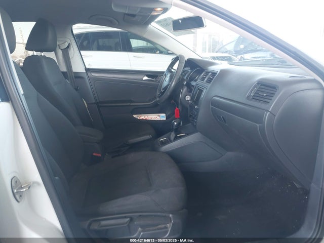 3VW267AJ8GM239243 Volkswagen Jetta 1.4t S