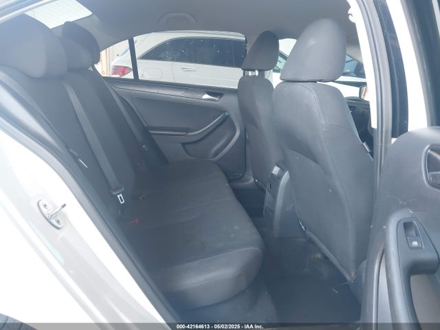 3VW267AJ8GM239243 Volkswagen Jetta 1.4t S