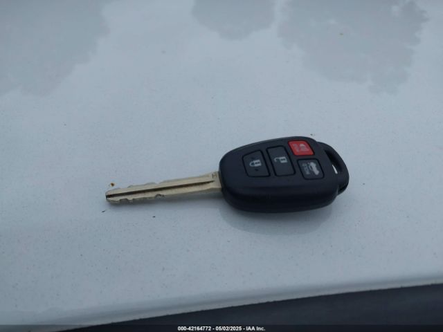 5YFBURHE5HP686961 Toyota COROLLA LE