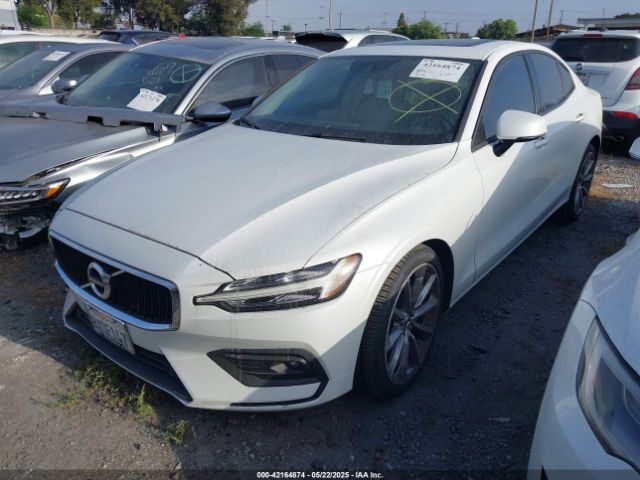 7JRA22TK5MG094639 Volvo S60 T6 Momentum