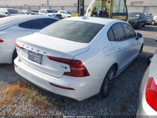 7JRA22TK5MG094639 Volvo S60 T6 Momentum