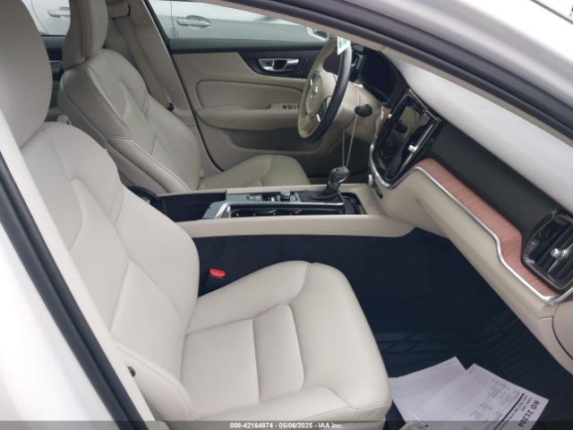 7JRA22TK5MG094639 Volvo S60 T6 Momentum
