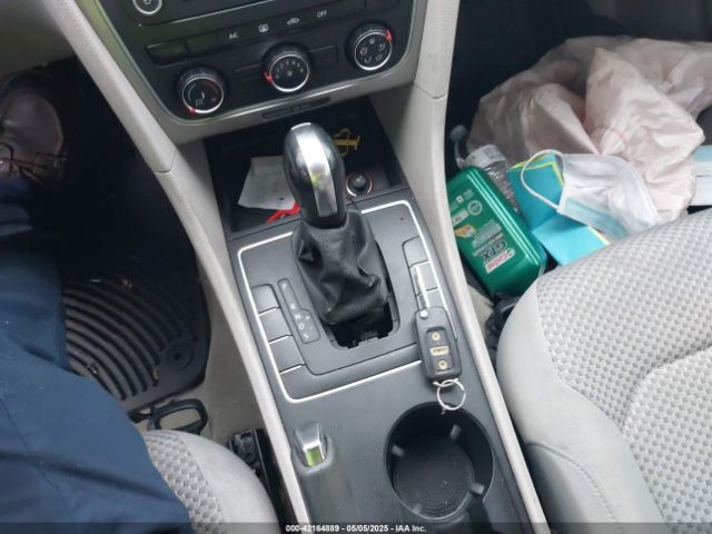 1VWAT7A37EC111063 Volkswagen Passat 1.8t S