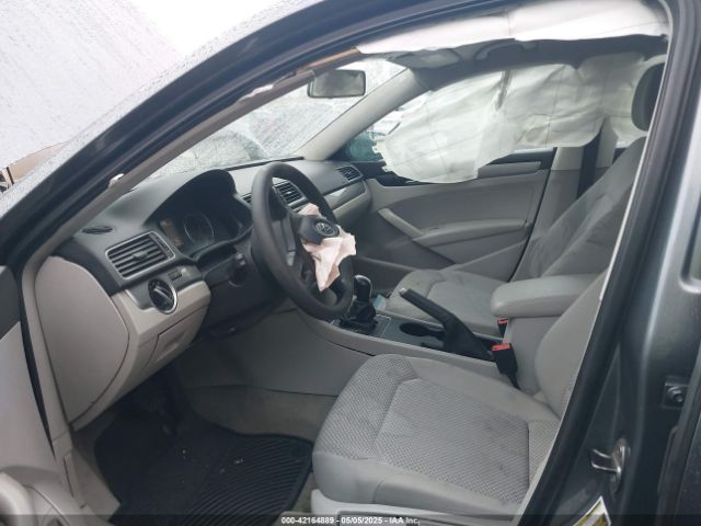 1VWAT7A37EC111063 Volkswagen Passat 1.8t S