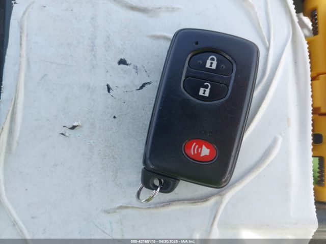 JTDKN3DU8F1984610 Toyota Prius Two
