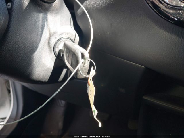 NMTKHMBX2KR087529 Toyota C-HR LE