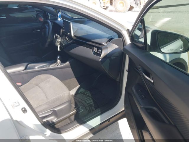 NMTKHMBX2KR087529 Toyota C-HR LE