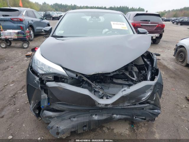NMTKHMBX3MR125580 Toyota C-HR LE