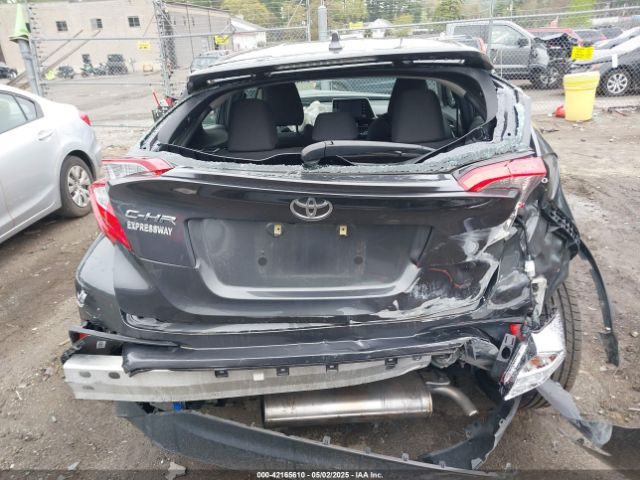 NMTKHMBX3MR125580 Toyota C-HR LE