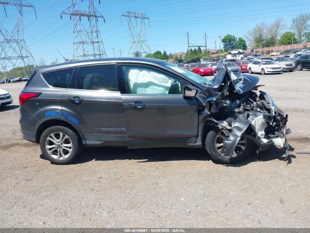 1FMCU9GD9KUA70330 Ford ESCAPE SE