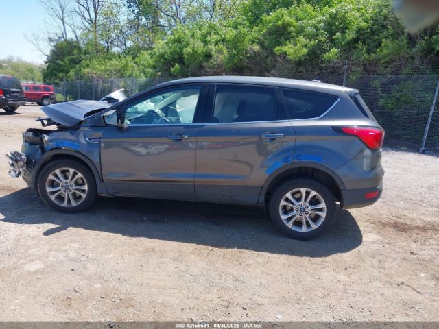 1FMCU9GD9KUA70330 Ford ESCAPE SE