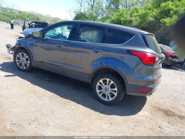 1FMCU9GD9KUA70330 Ford ESCAPE SE