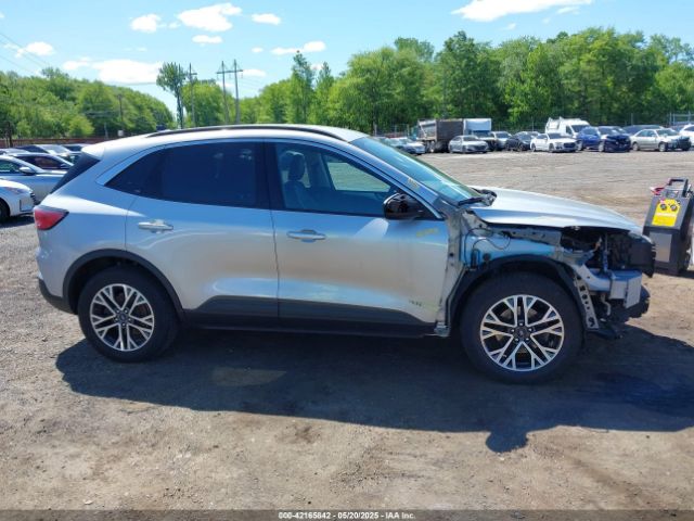 1FMCU9H64LUB18219 Ford ESCAPE SEL