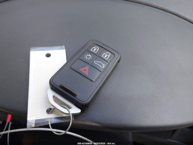 2017 VOLVO XC60 YV449MRU5H2212488 Photo 10