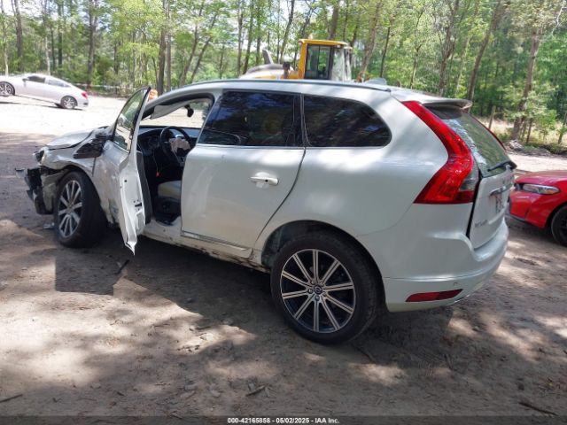 2017 VOLVO XC60 YV449MRU5H2212488 Photo 2