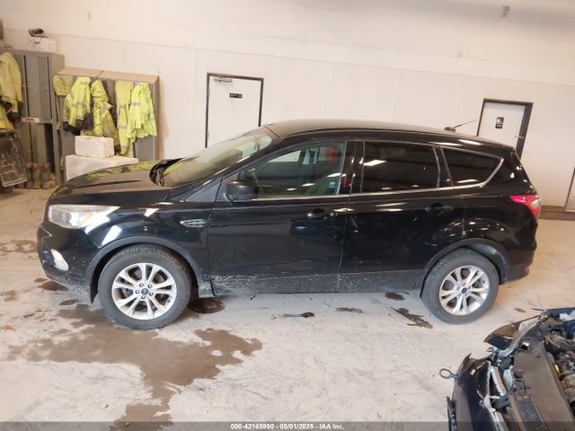 1FMCU0GDXHUD38581 Ford ESCAPE SE