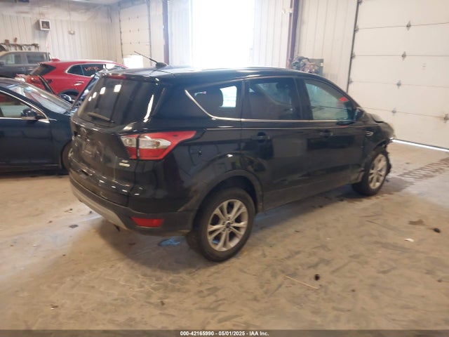 1FMCU0GDXHUD38581 Ford ESCAPE SE