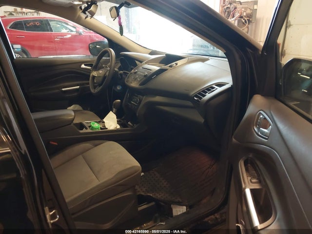 1FMCU0GDXHUD38581 Ford ESCAPE SE