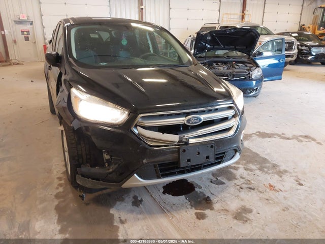 1FMCU0GDXHUD38581 Ford ESCAPE SE