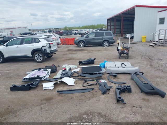 7MUBAABGXRV106963 Toyota Corolla Cross Le