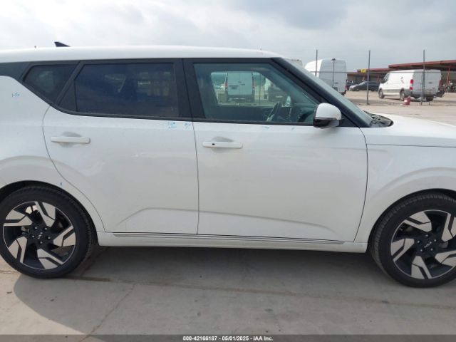 KNDJ53AU1P7885691 KIA Soul Gt-line