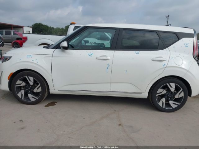 KNDJ53AU1P7885691 KIA Soul Gt-line