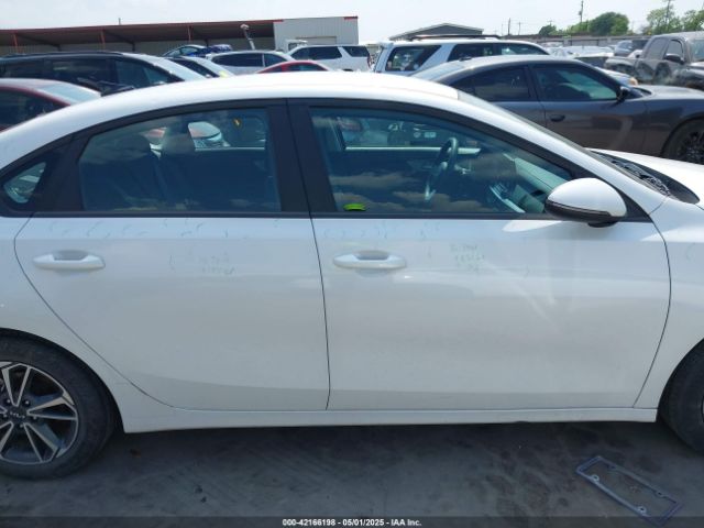 3KPF24AD1PE637235 KIA Forte Lxs