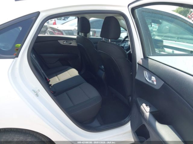 3KPF24AD1PE637235 KIA Forte Lxs