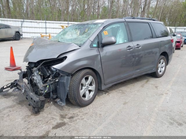 2018 TOYOTA SIENNA 5TDKZ3DC7JS940573 Photo 1