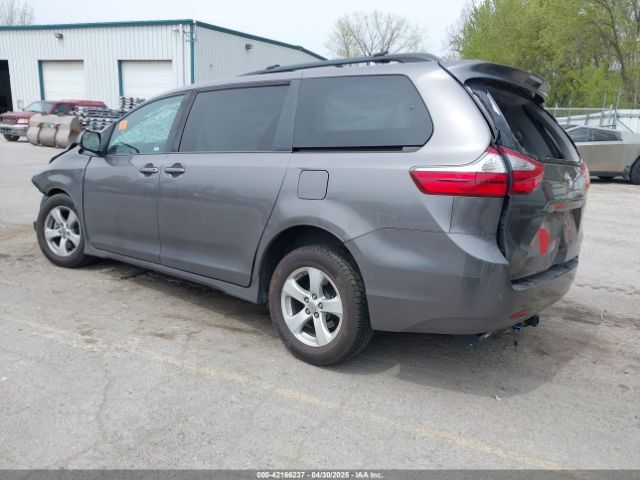 2018 TOYOTA SIENNA 5TDKZ3DC7JS940573 Photo 2