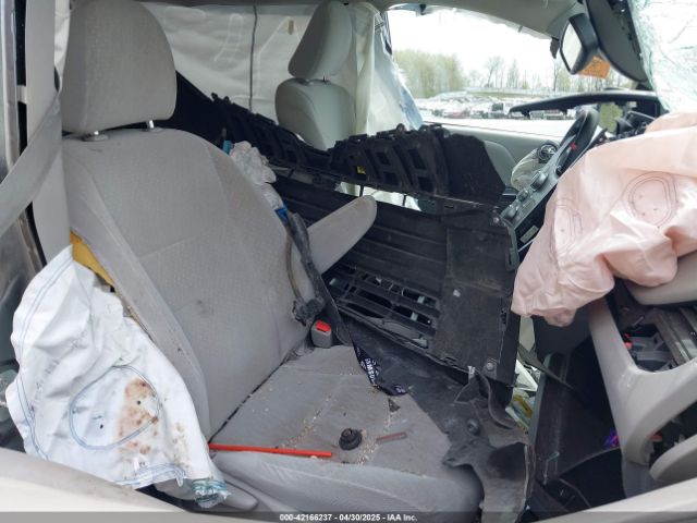 2018 TOYOTA SIENNA 5TDKZ3DC7JS940573 Photo 4