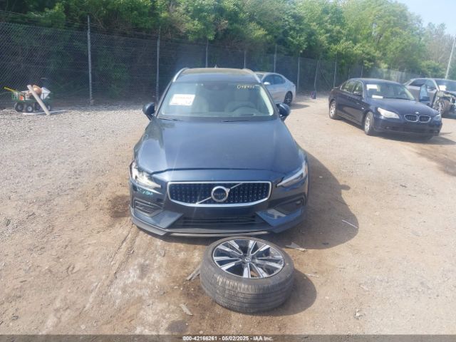 YV4102WK8L1048401 Volvo V60 Cross Country T5