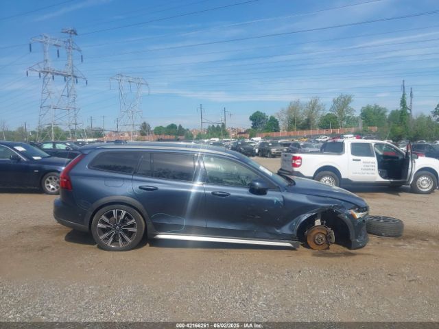 YV4102WK8L1048401 Volvo V60 Cross Country T5