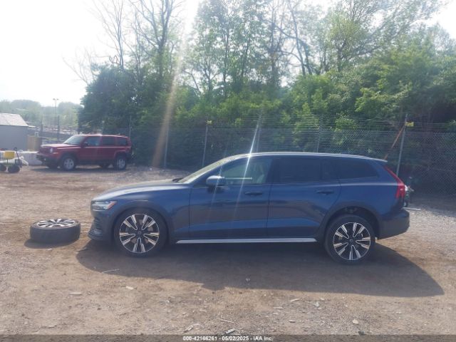 YV4102WK8L1048401 Volvo V60 Cross Country T5