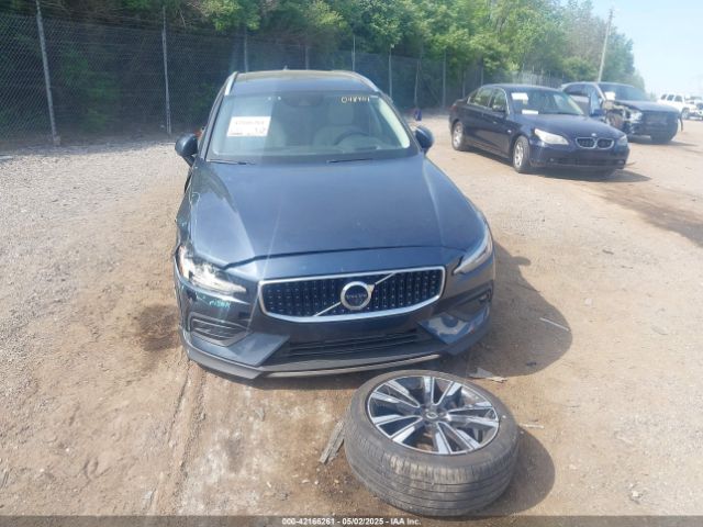 YV4102WK8L1048401 Volvo V60 Cross Country T5