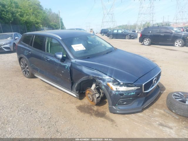 YV4102WK8L1048401 Volvo V60 Cross Country T5