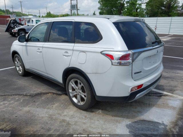 JA4AZ3A35FZ003639 Mitsubishi Outlander Se