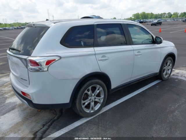 JA4AZ3A35FZ003639 Mitsubishi Outlander Se