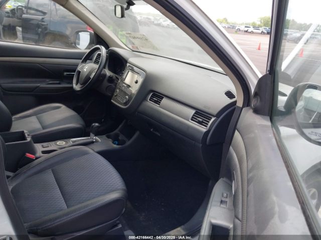 JA4AZ3A35FZ003639 Mitsubishi Outlander Se