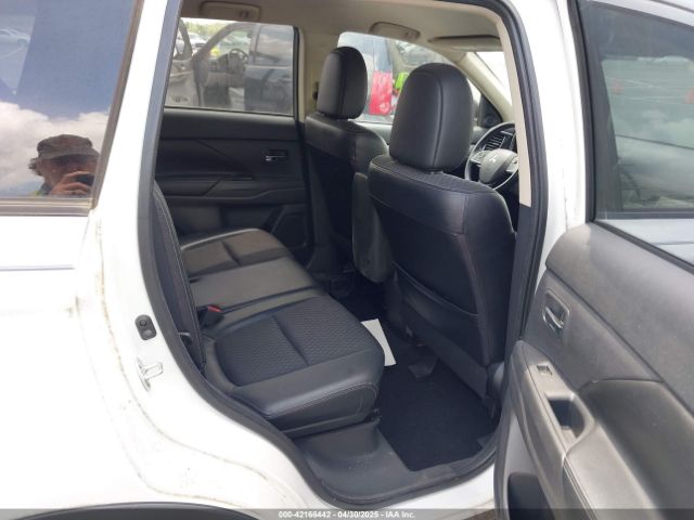 JA4AZ3A35FZ003639 Mitsubishi Outlander Se
