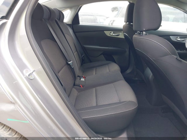 3KPF24AD8PE558631 KIA Forte Lxs