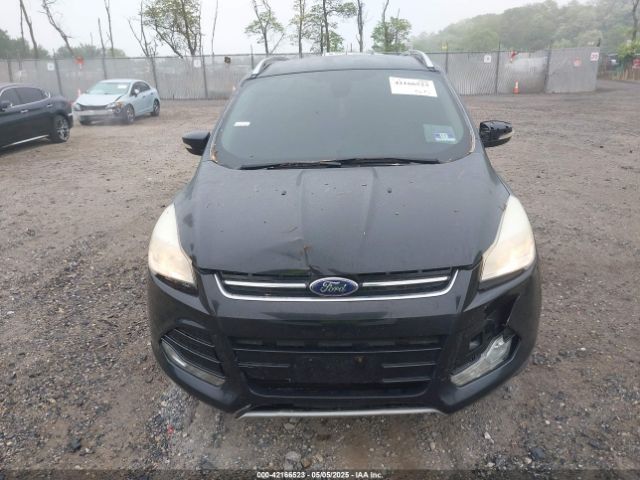 1FMCU9J90EUC24898 Ford Escape Titanium