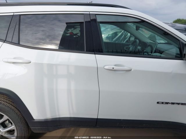 3C4NJDFB4NT209450 Jeep Compass Latitude Lux 4x4