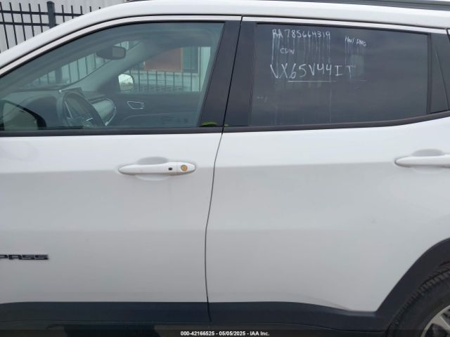 3C4NJDFB4NT209450 Jeep Compass Latitude Lux 4x4