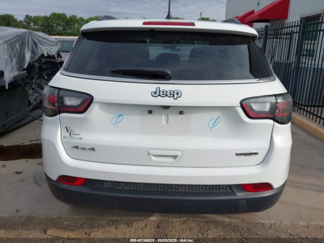 3C4NJDFB4NT209450 Jeep Compass Latitude Lux 4x4